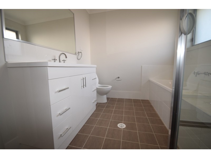 15 Hastings Parade, Sussex Inlet NSW 2540