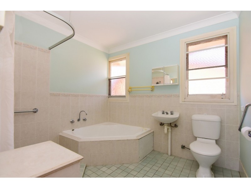 27 McDonald Avenue, Nowra NSW 2541