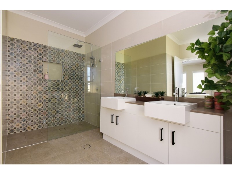 8 Waxberry Place, Sanctuary Point NSW 2540