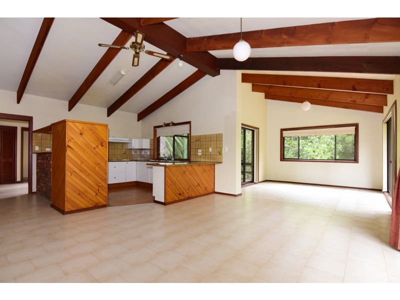 20 Cocos Palm Drive, Bomaderry NSW 2541