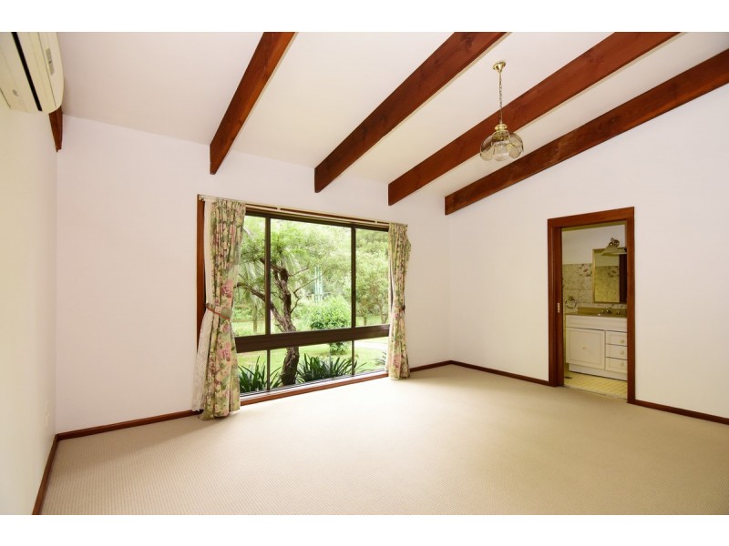 20 Cocos Palm Drive, Bomaderry NSW 2541