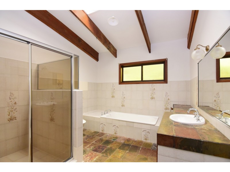 20 Cocos Palm Drive, Bomaderry NSW 2541
