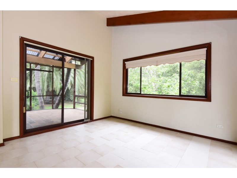 20 Cocos Palm Drive, Bomaderry NSW 2541