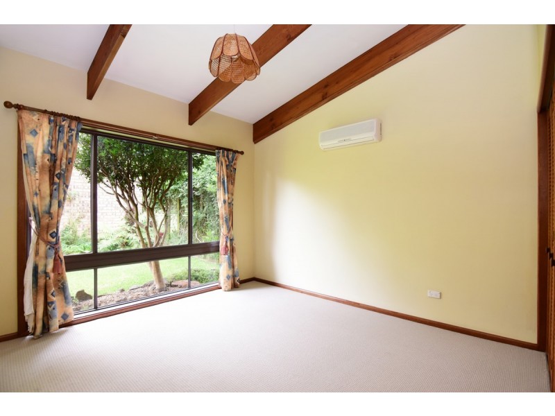 20 Cocos Palm Drive, Bomaderry NSW 2541