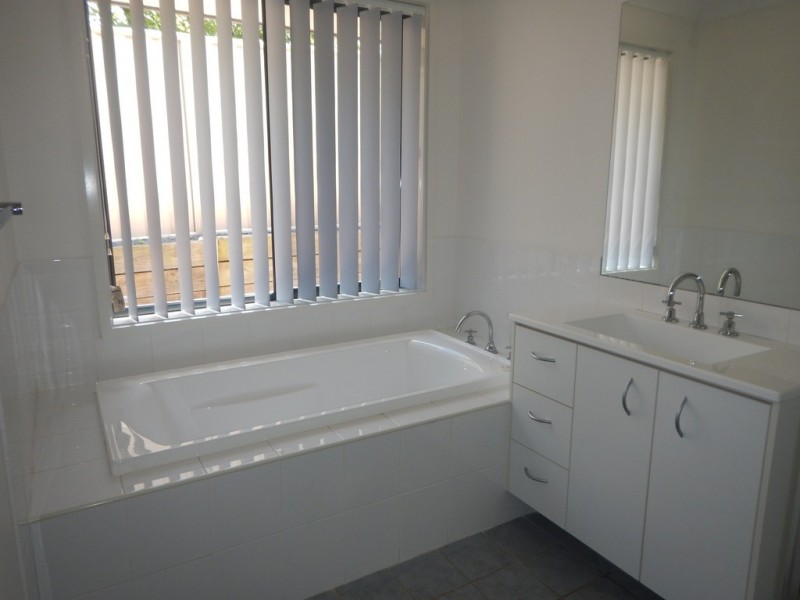 15 Barbata Grove, South Nowra NSW 2541