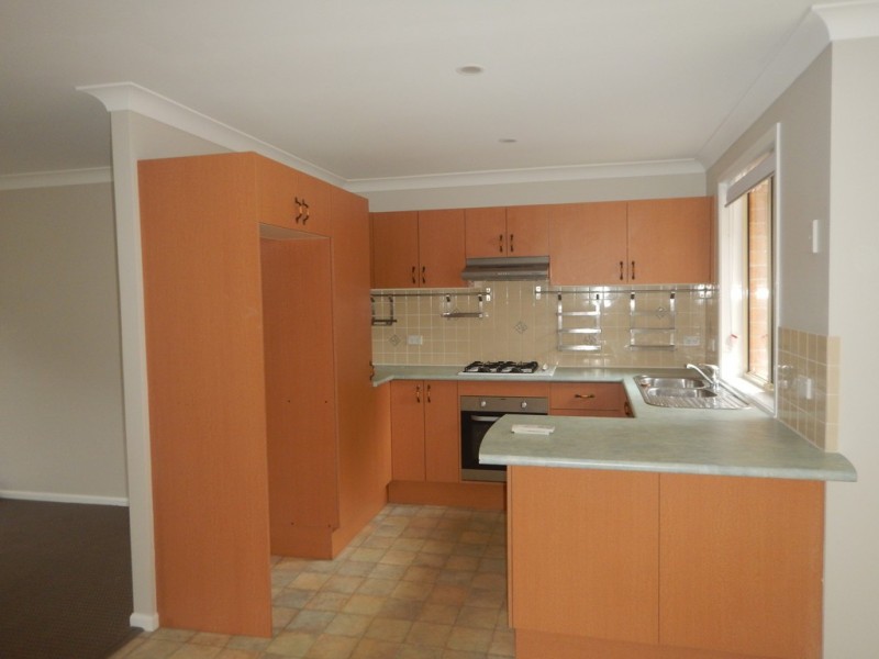 11 Nundah Close, Bomaderry NSW 2541
