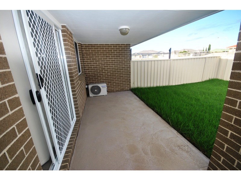 1/69a Sophia Road, Worrigee NSW 2540