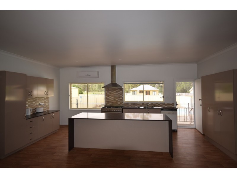 54 HILLCREST AVENUE, South Nowra NSW 2541