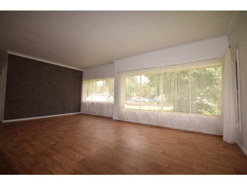 54 HILLCREST AVENUE, South Nowra NSW 2541