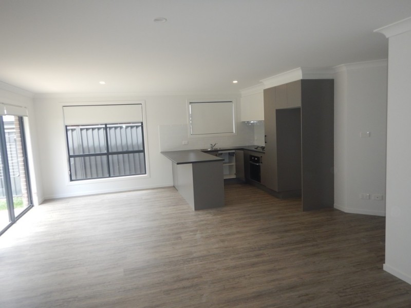 2/42 Tarawal Street, Bomaderry NSW 2541