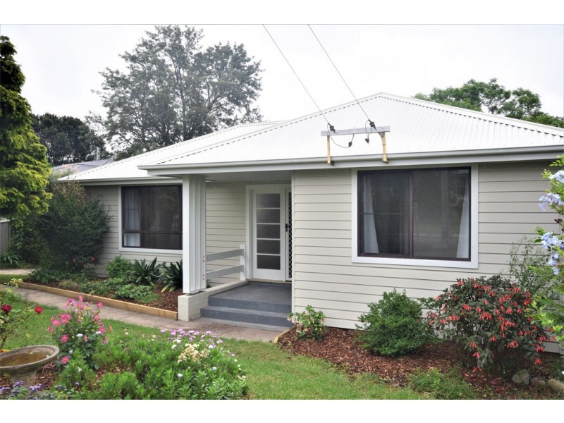 19 YOUNG AVENUE, Nowra NSW 2541