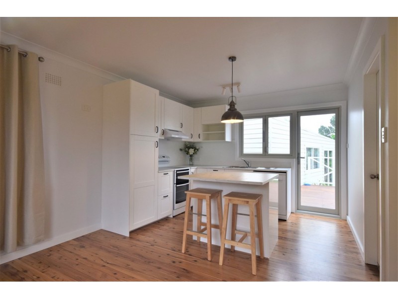 19 YOUNG AVENUE, Nowra NSW 2541