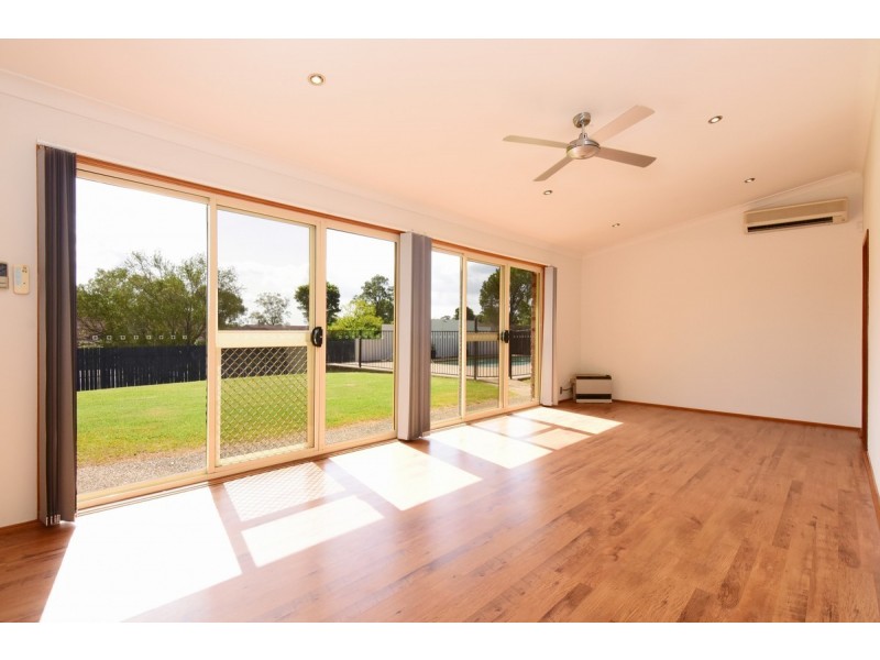 13 Regent Place, Bomaderry NSW 2541