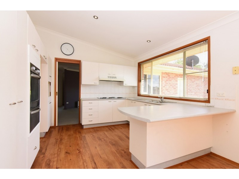 13 Regent Place, Bomaderry NSW 2541
