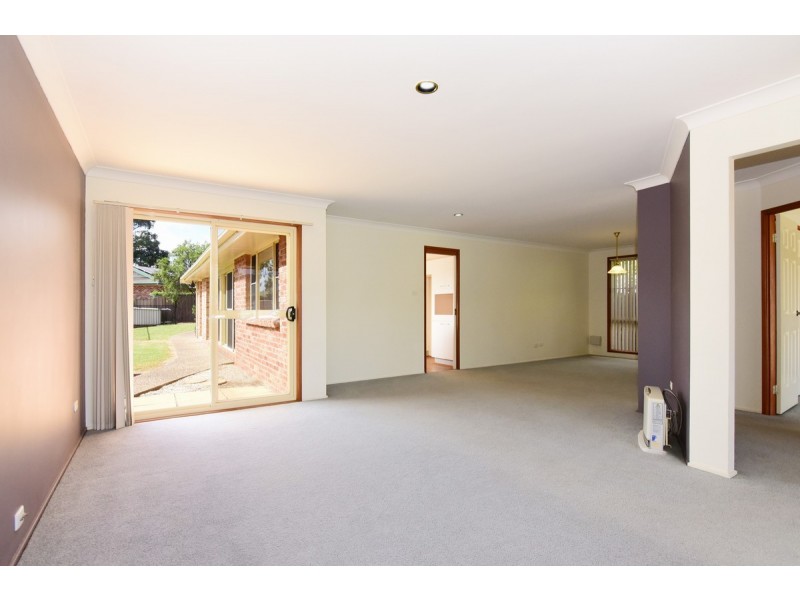 13 Regent Place, Bomaderry NSW 2541