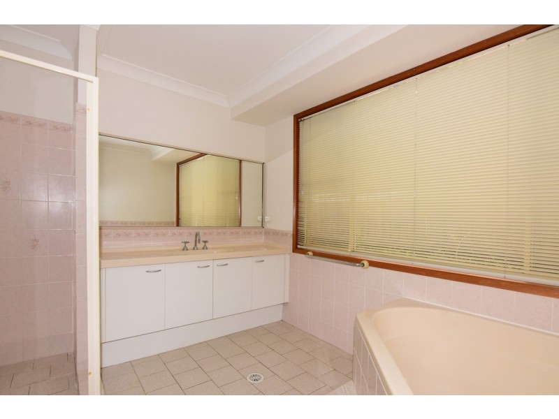 13 Regent Place, Bomaderry NSW 2541