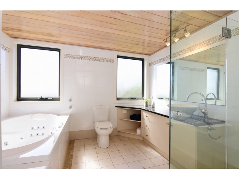 9 Greenwell Point Road, Greenwell Point NSW 2540