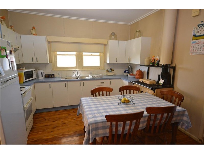 11 Mulgen Crescent, Bomaderry NSW 2541