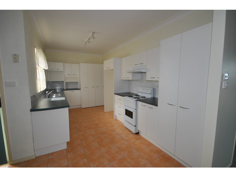 1/8 Flanagan Court, Worrigee NSW 2540