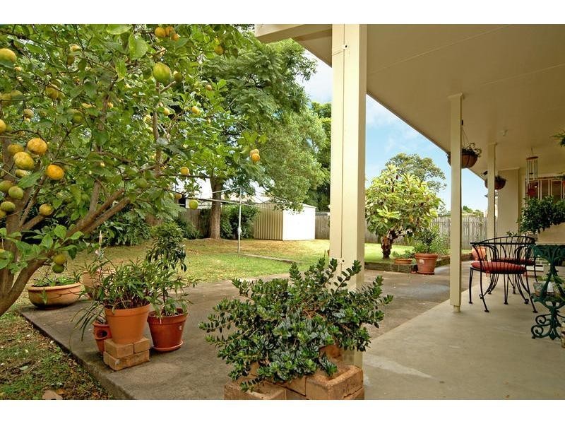 4 Fuchsia Cres, Bomaderry NSW 2541
