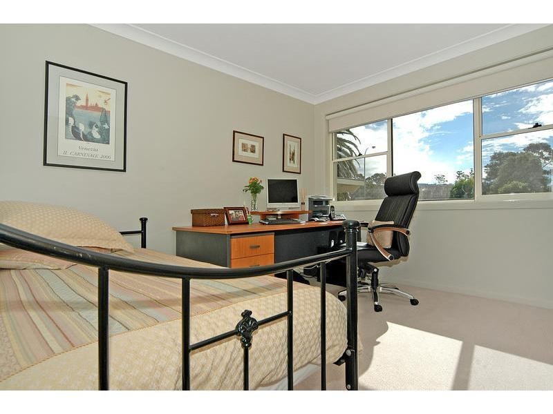 4 Fuchsia Cres, Bomaderry NSW 2541