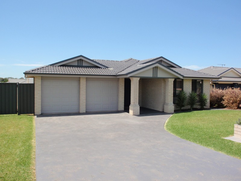 18 Golden Ash Close, Worrigee NSW 2540