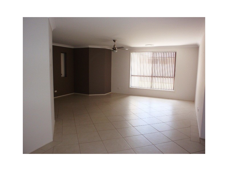 18 Golden Ash Close, Worrigee NSW 2540