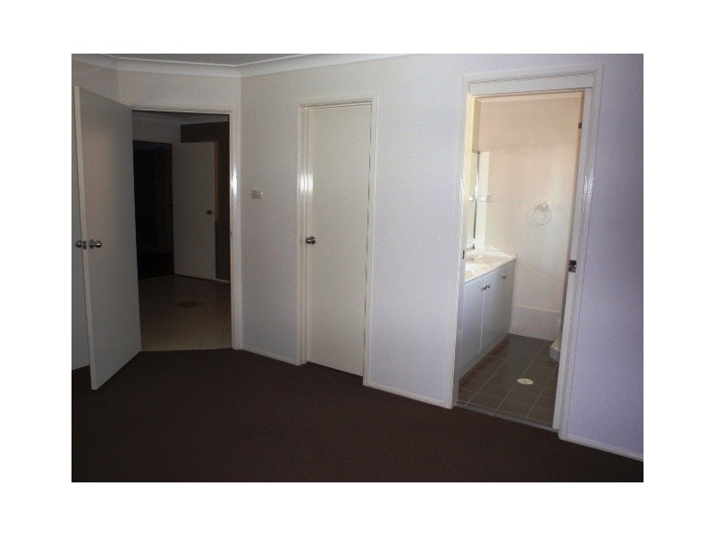 18 Golden Ash Close, Worrigee NSW 2540