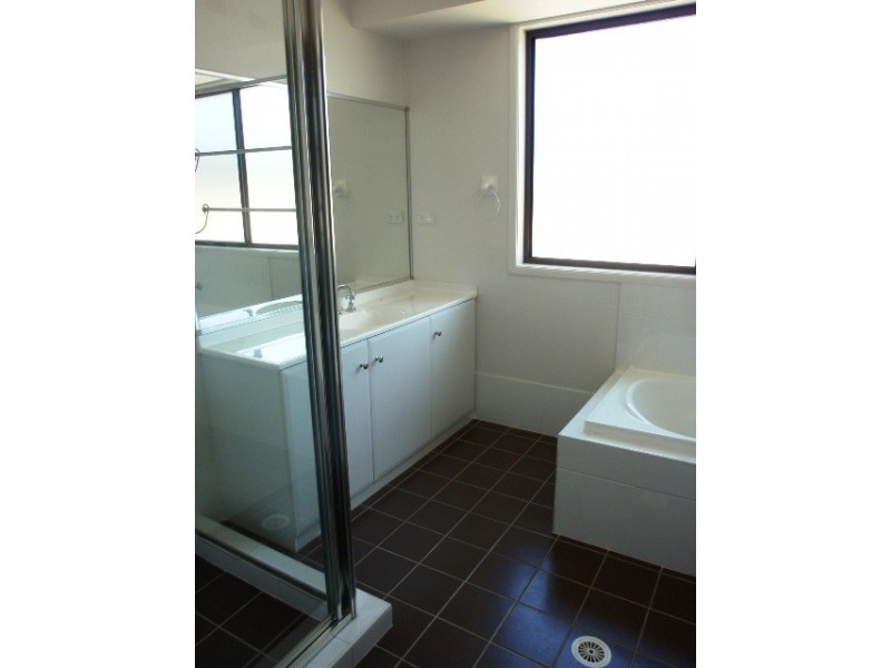 18 Golden Ash Close, Worrigee NSW 2540