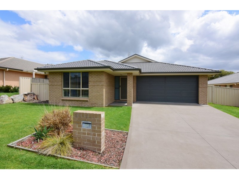 21 Candlebark Close, West Nowra NSW 2541