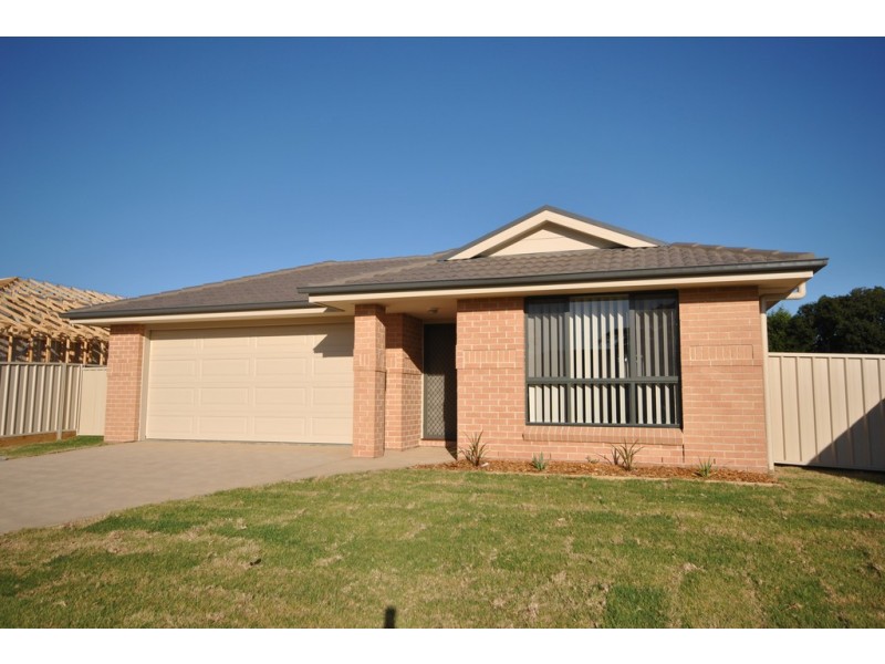 29 Candlebark Close, West Nowra NSW 2541