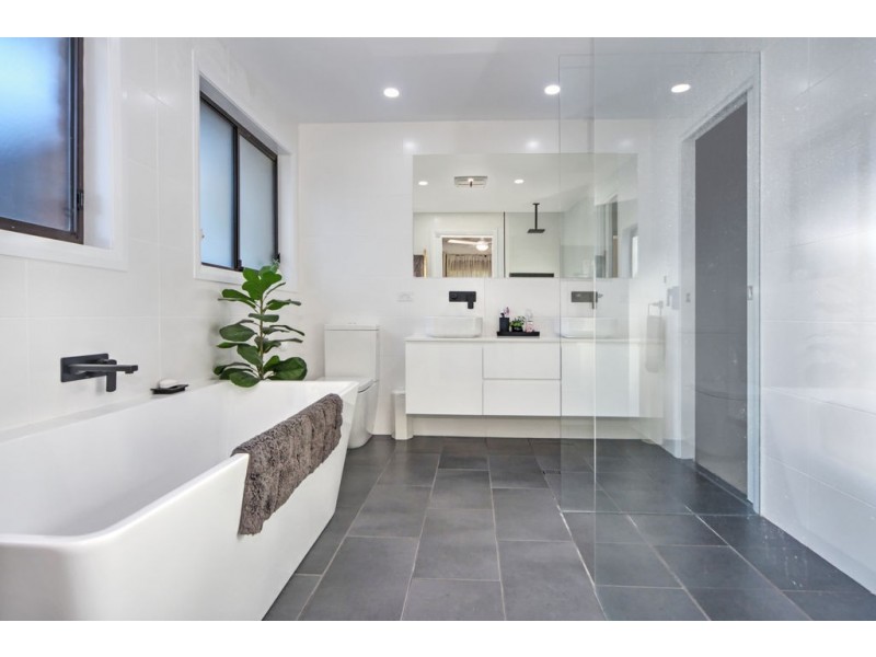 8 Racemosa Avenue, West Nowra NSW 2541