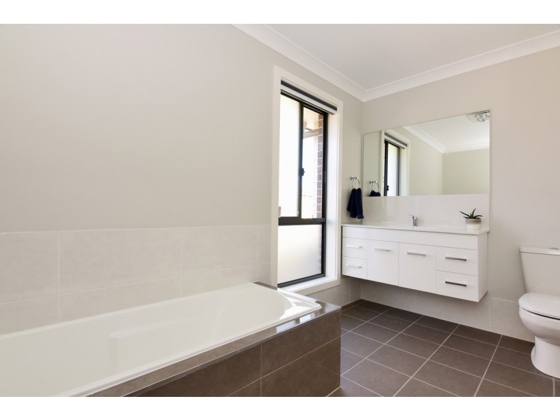 19a Mintbush Crescent, Worrigee NSW 2540