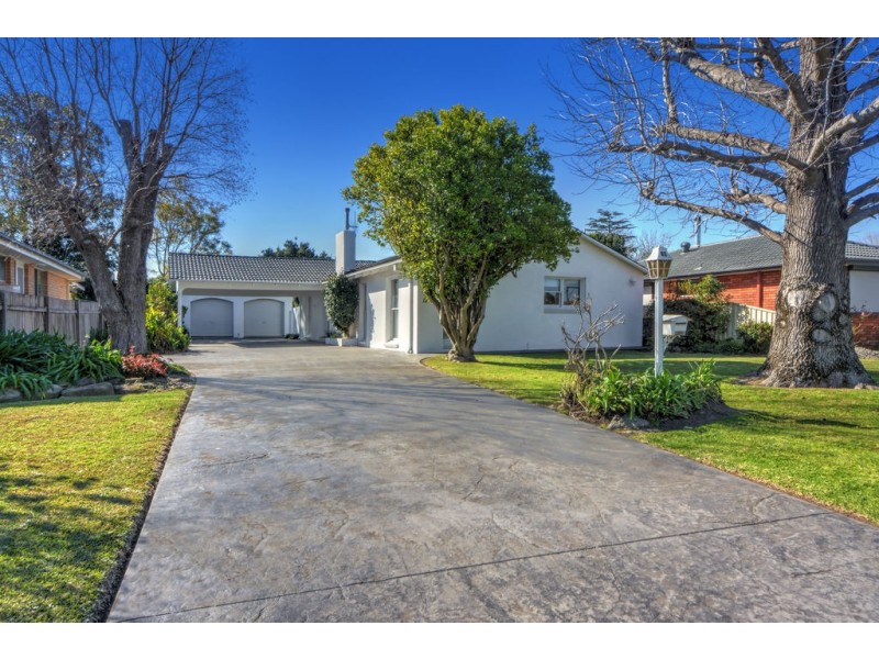 13 Lyrebird Drive, Nowra NSW 2541