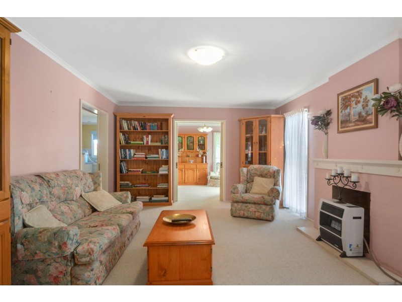 13 Lyrebird Drive, Nowra NSW 2541