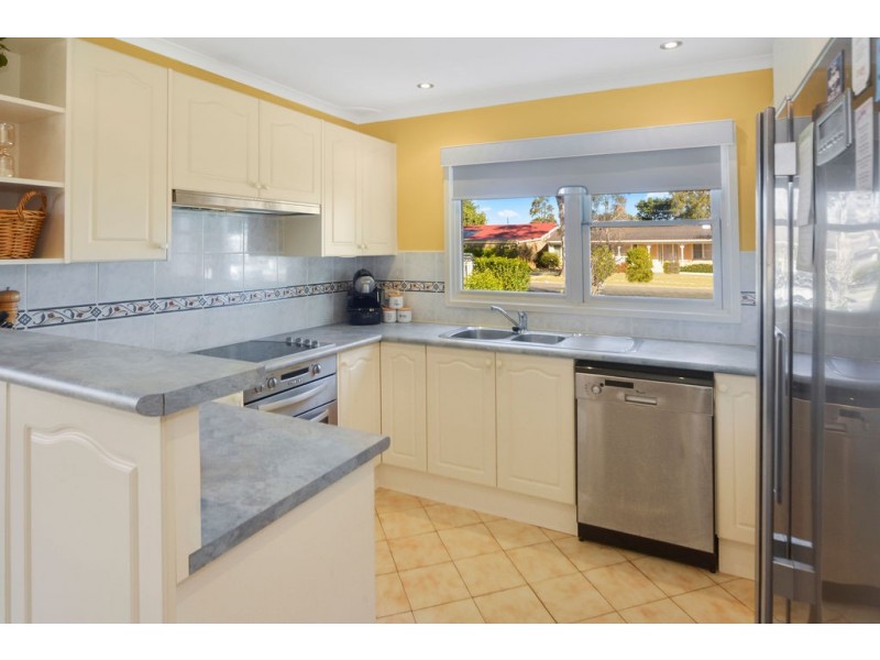 13 Lyrebird Drive, Nowra NSW 2541