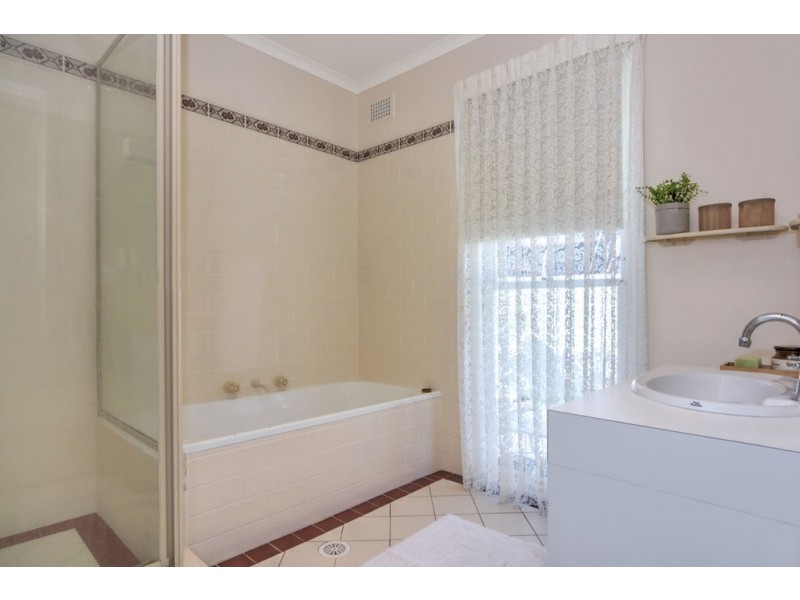 13 Lyrebird Drive, Nowra NSW 2541