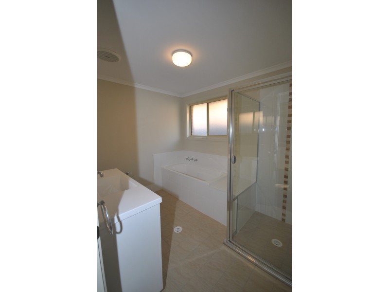 7 Flannelflower Avenue, West Nowra NSW 2541