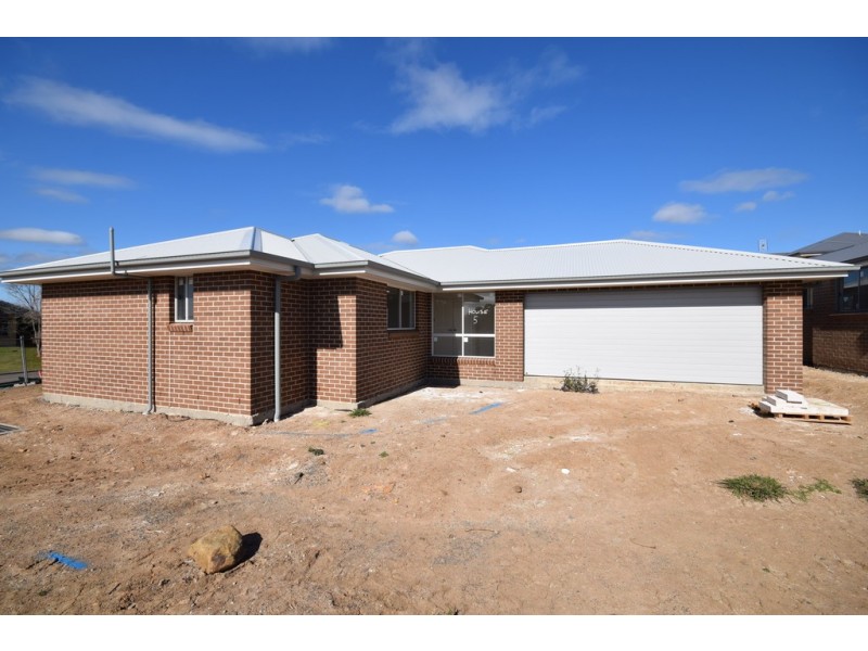 5/4 Dryden Close, Nowra NSW 2541