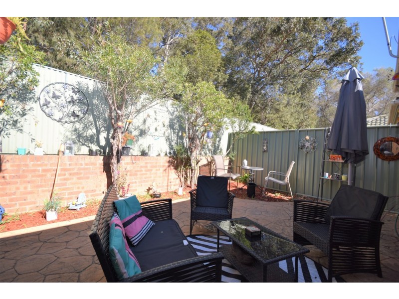 2/2 Maleen Street, Bomaderry NSW 2541