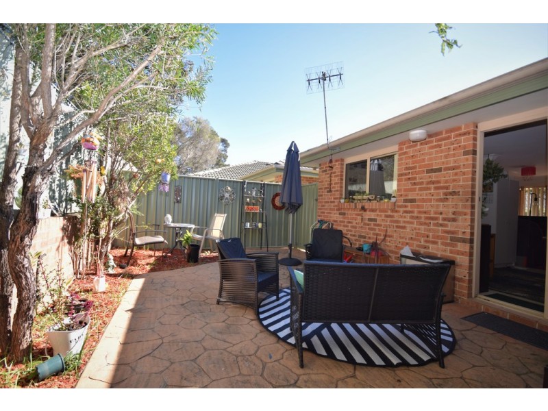 2/2 Maleen Street, Bomaderry NSW 2541
