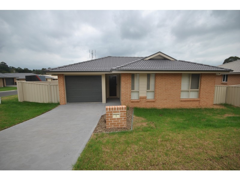 8 Candlebark Close, West Nowra NSW 2541