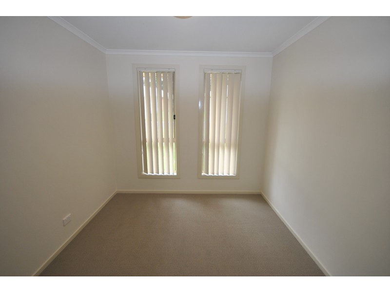 8 Candlebark Close, West Nowra NSW 2541