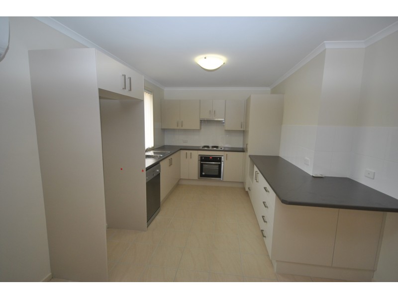 8 Candlebark Close, West Nowra NSW 2541