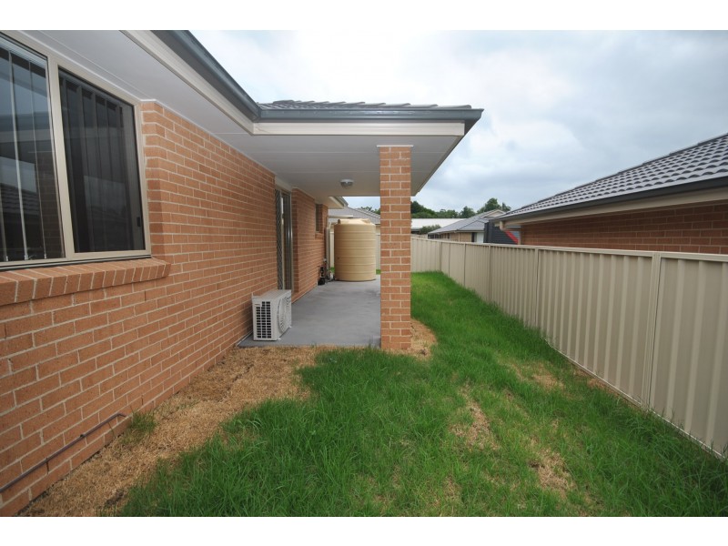 8 Candlebark Close, West Nowra NSW 2541