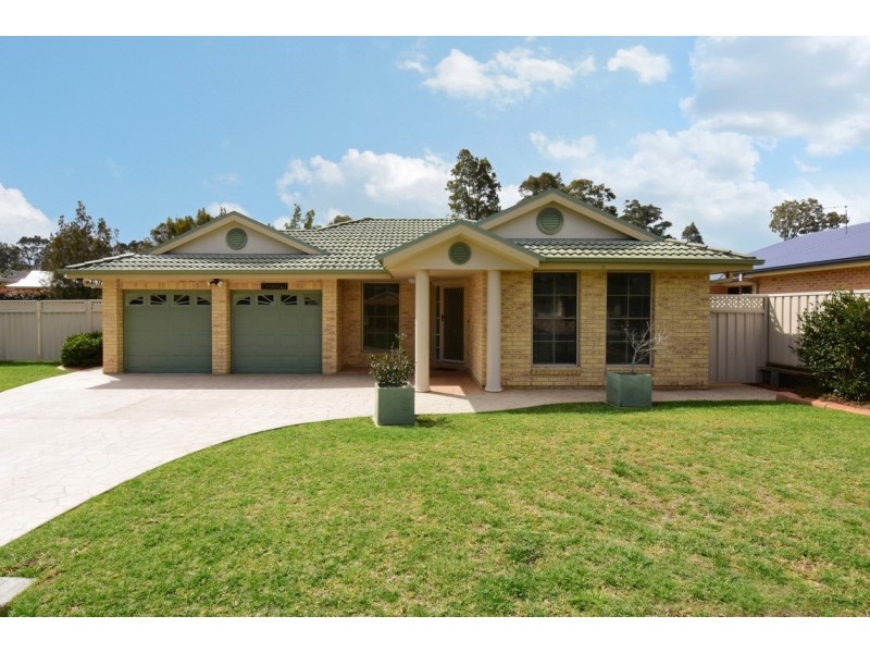 10 BURRADOO CRESCENT, Nowra NSW 2541