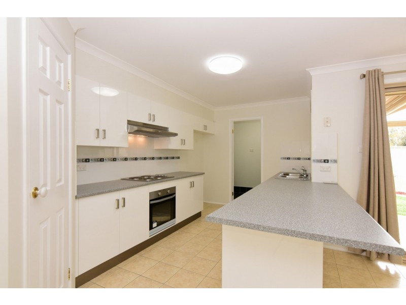 10 BURRADOO CRESCENT, Nowra NSW 2541