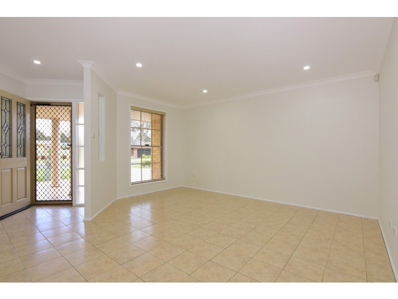 10 BURRADOO CRESCENT, Nowra NSW 2541