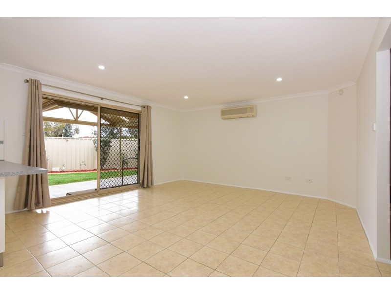 10 BURRADOO CRESCENT, Nowra NSW 2541