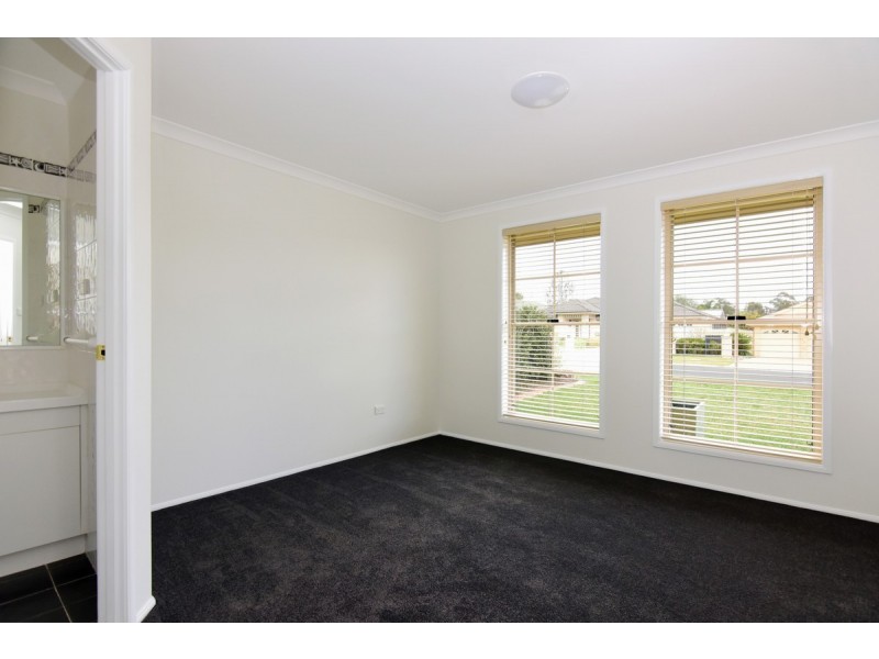 10 BURRADOO CRESCENT, Nowra NSW 2541